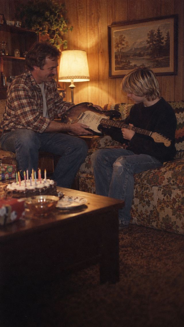 Reconstruction of Kurt Cobain in 1981: First guitar from uncle